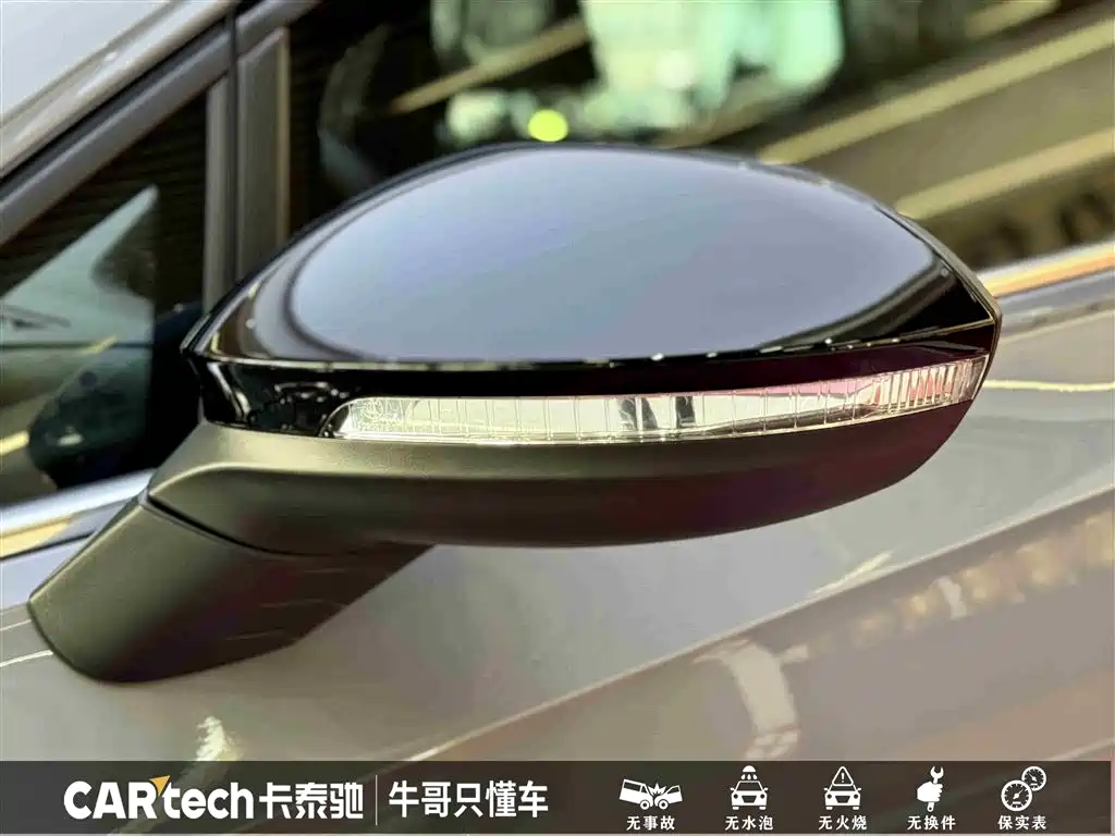 Volkswagen Golf 2023 Model 280TSI DSG R-Line фото 9