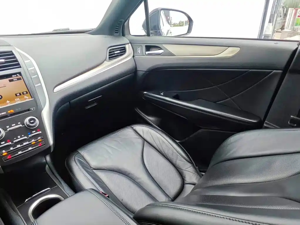 Lincoln MKC 2018 2018 2.0T FWD Premium Edition