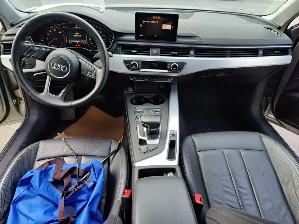 Photo 13 - Audi A4L