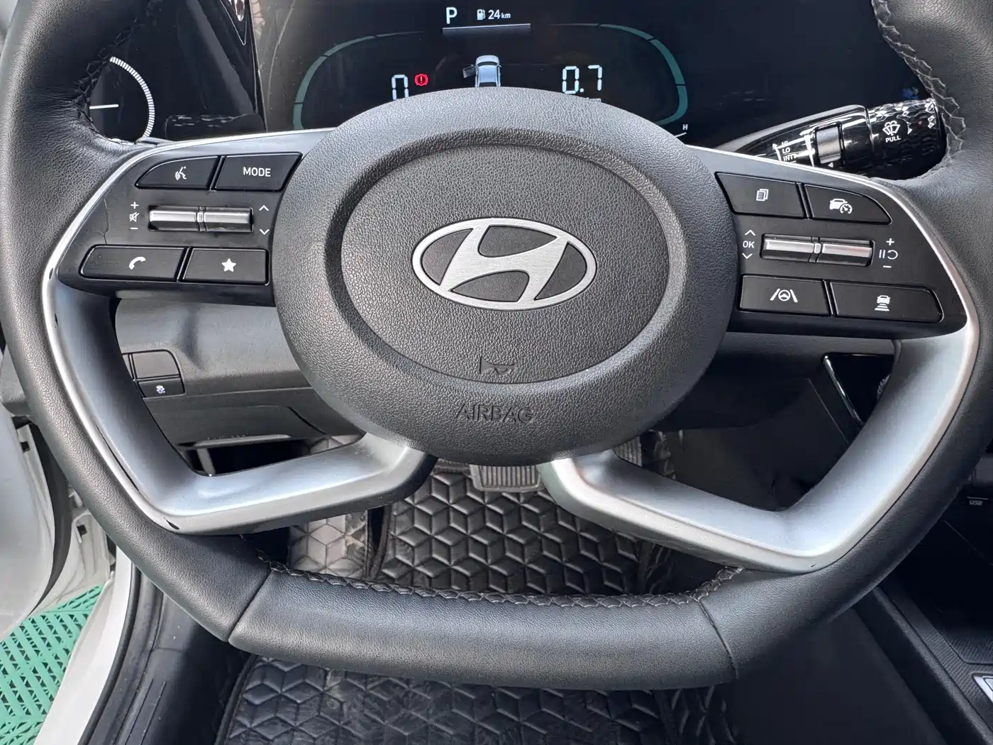 Hyundai Elantra 2023 Model 1.5L CVT LUX Premium Edition фото 15