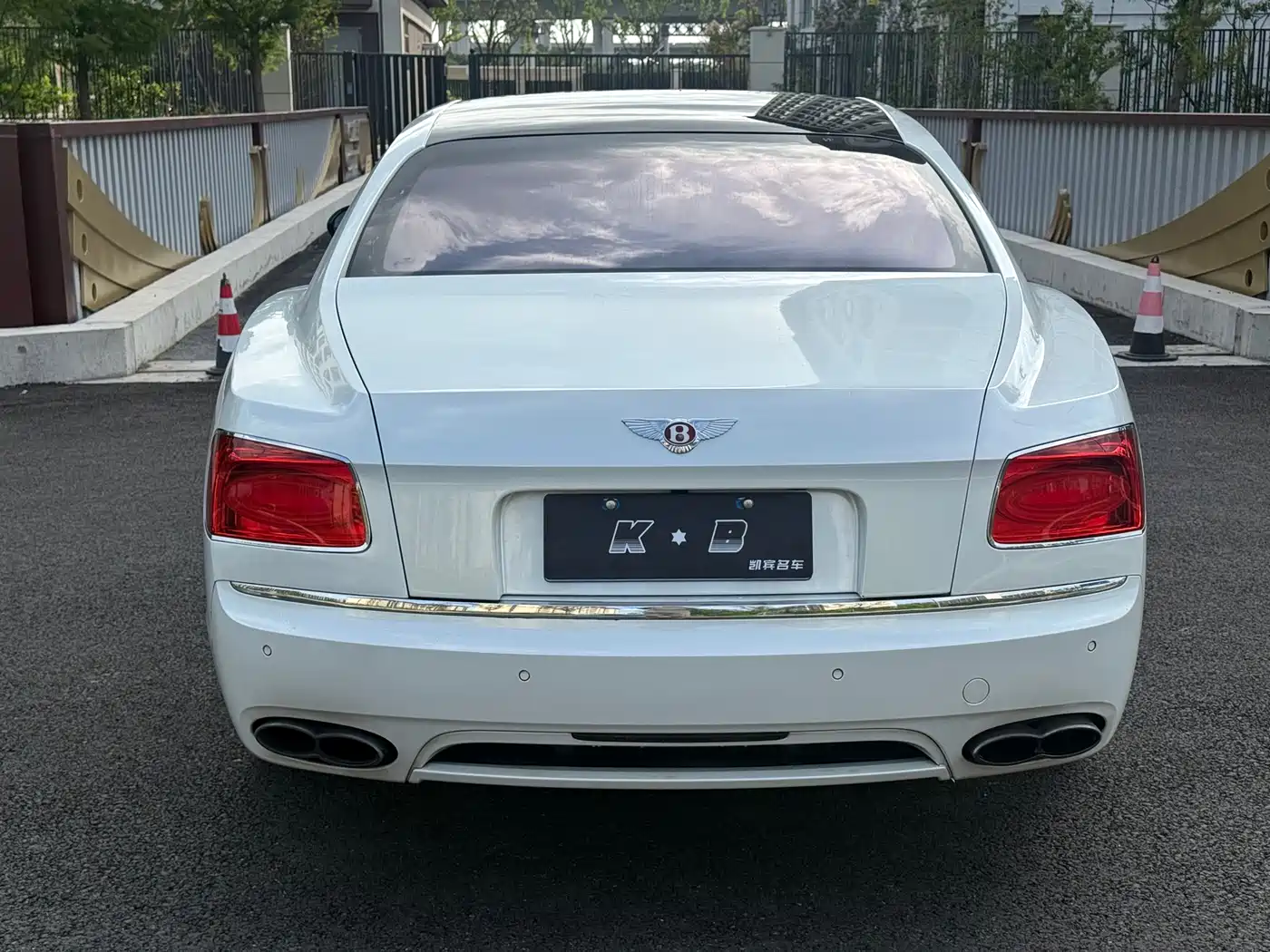 Фото 5 - Bentley Flying Spur