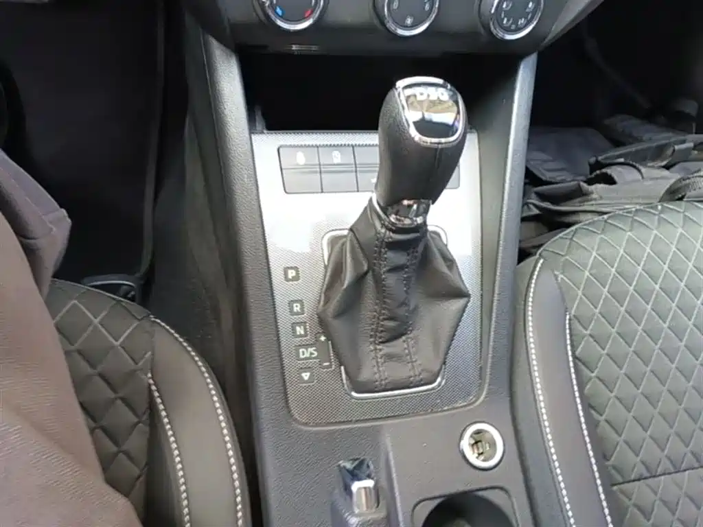 Škoda Octavia 2019 Wagon TSI230 DSG Luxury Edition China V фото 14