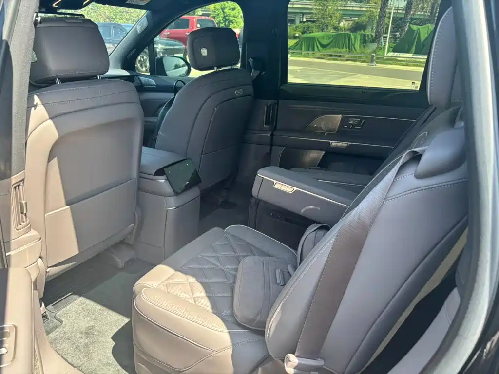NIO ES8 2026 2025 Model 6-Seat Executive Luxury Edition