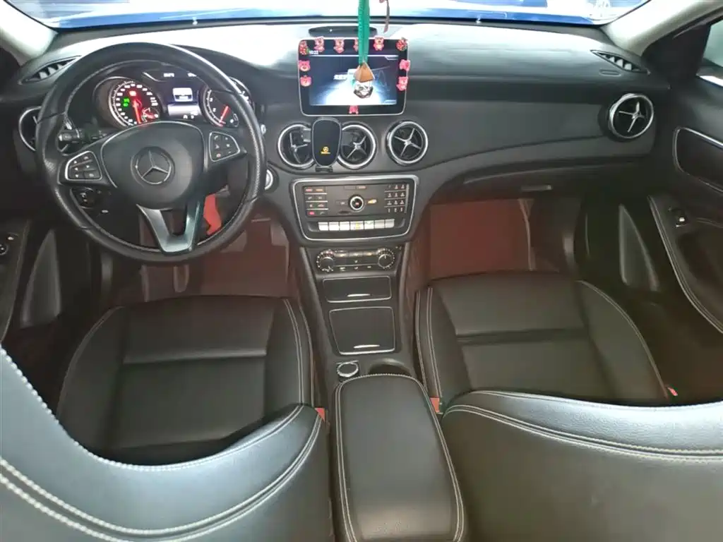 Mercedes-Benz GLA 2018 GLA 200 Dynamic фото 10