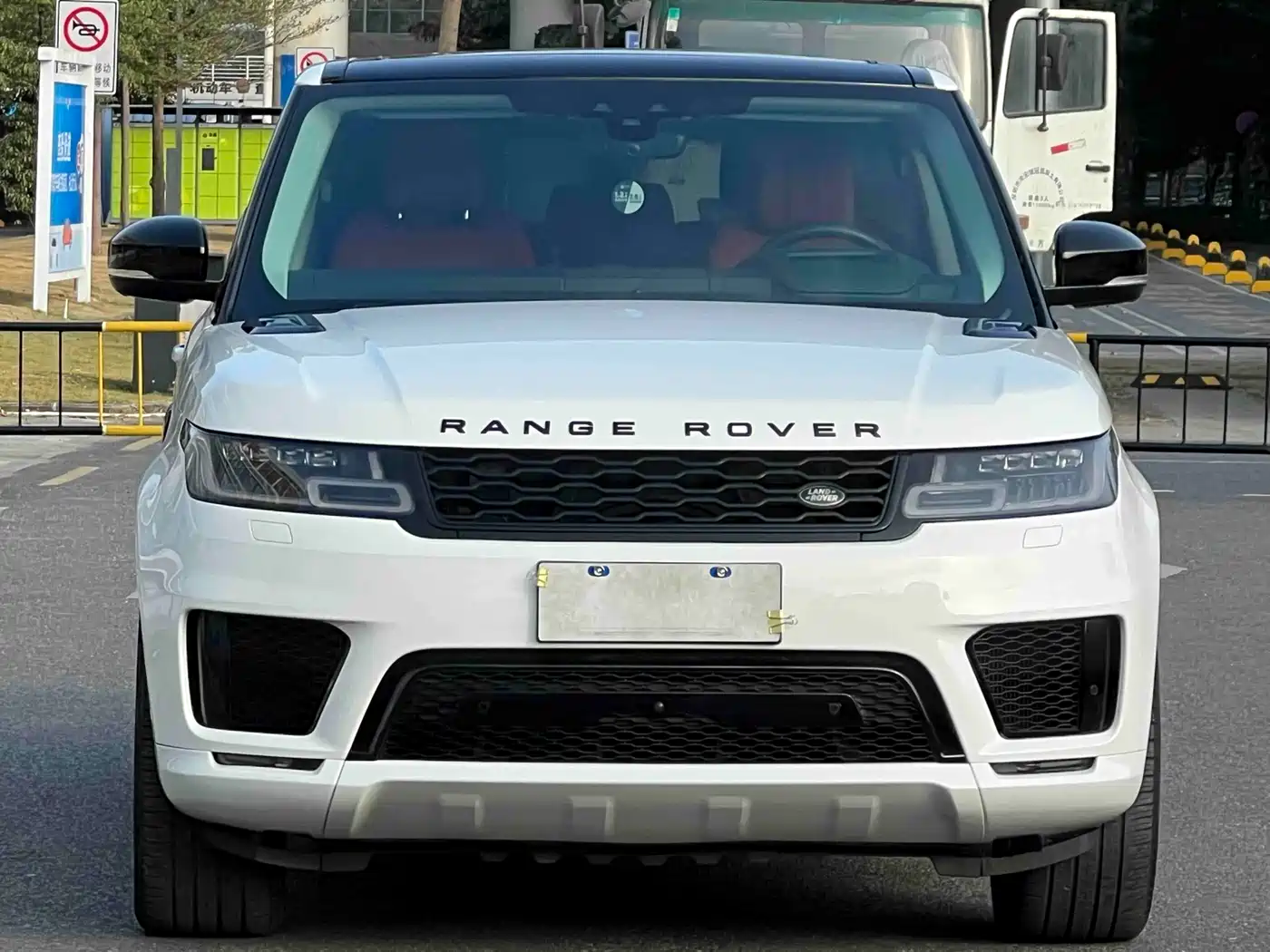Land Rover Range Rover Sport 2021 3.0 L6 Gloss Black Edition фото 2