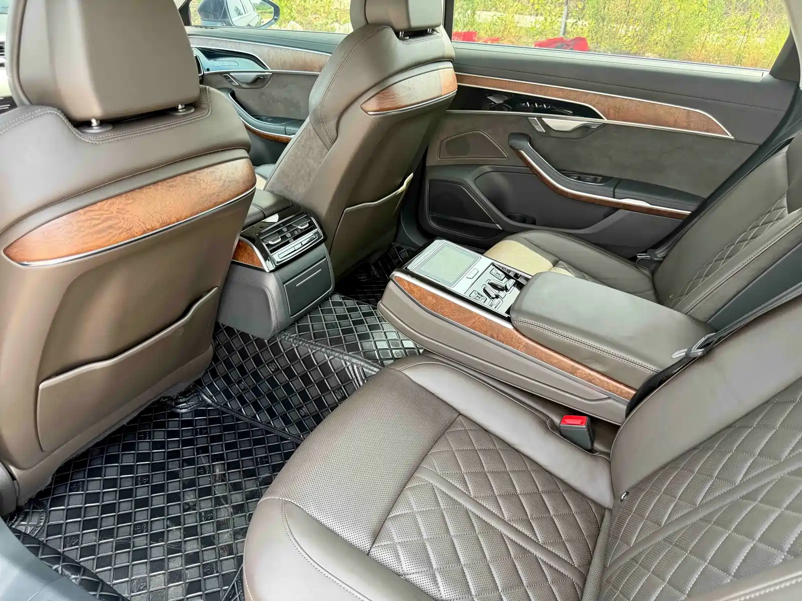 Фото 8 - Audi A8