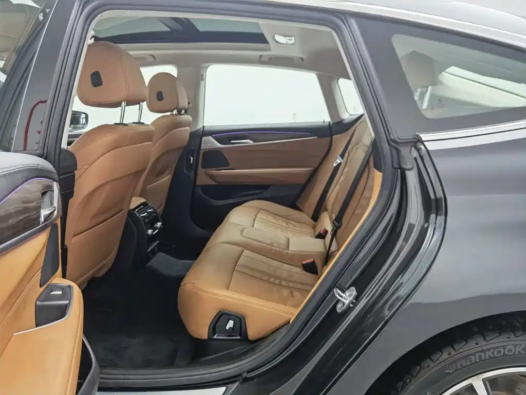 Photo 15 - BMW 6 Series GT
