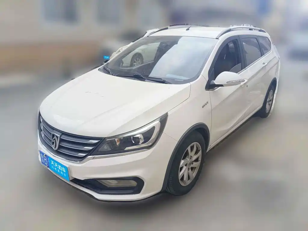 Baojun 310W 2018 2017 1.5L Manual Fashion China VI