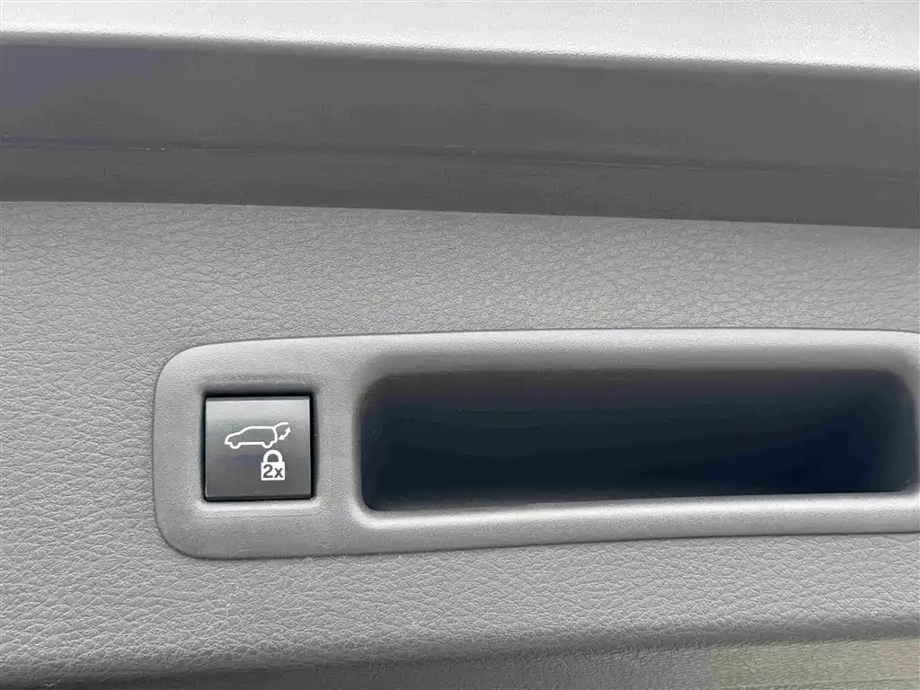 Toyota Granvia 2025 2024 2.5L Hybrid Premium PLUS