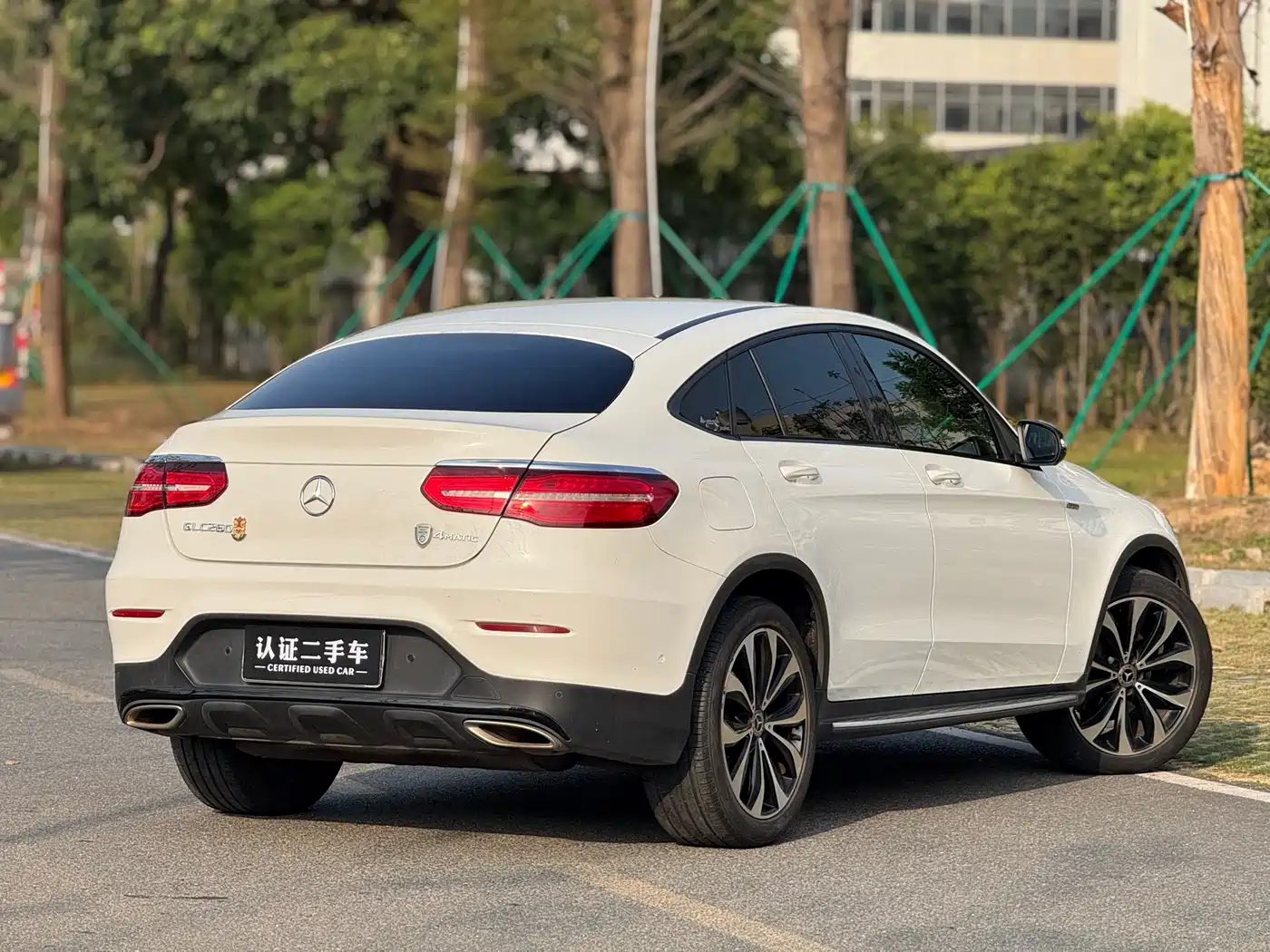 Mercedes-Benz GLC Coupe 2019 GLC 260 4MATIC Coupe SUV фото 4