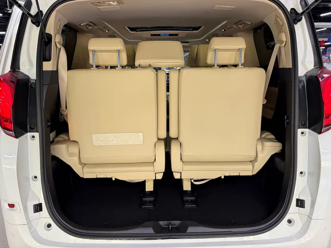 Toyota Alphard 2021 Hybrid 2.5L Premium фото 13