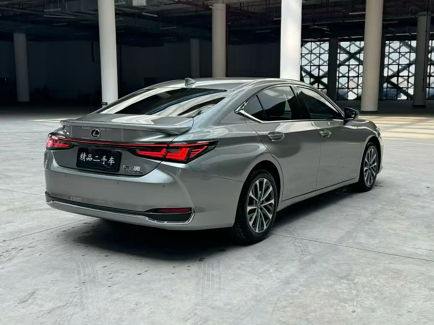 Lexus ES 2025 300h Ultimate Edition фото 9