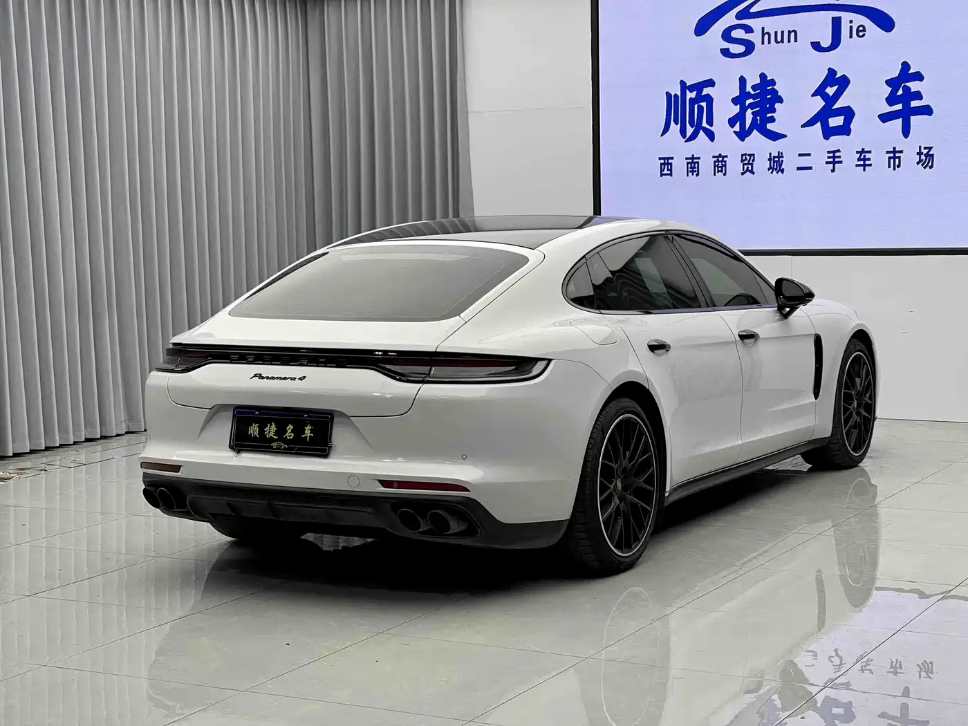 Porsche Panamera 2023 Panamera 4 Executive Long Wheelbase 2.9T фото 15