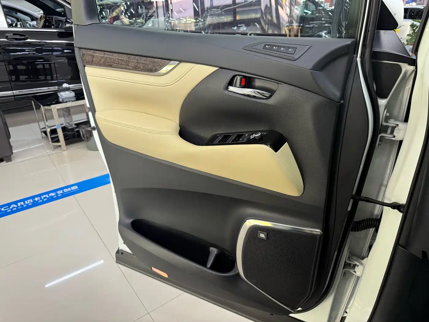 Toyota Alphard 2021 Hybrid 2.5L Premium фото 12
