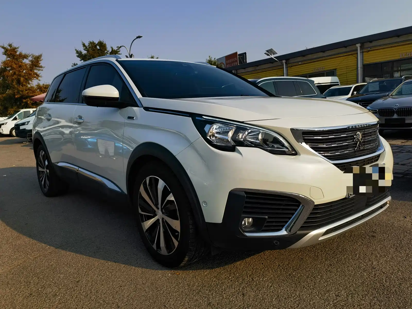 Photo 3 - Peugeot 5008
