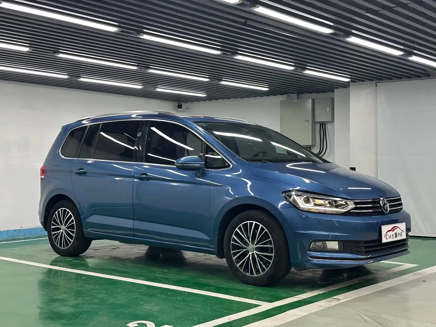 صورة 3 - Volkswagen Touran