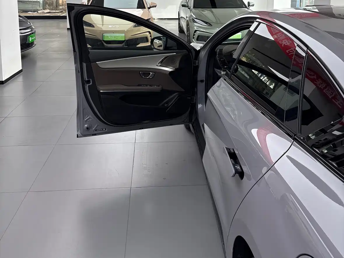 BYD Han 2025 DM-i 125KM LiDAR Smart Driving фото 8