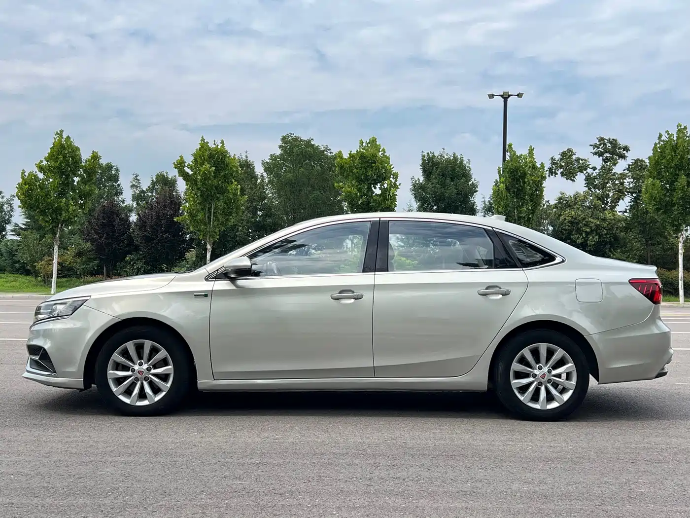 Roewe i6 New Energy 2018 2017 45T Hybrid Connected Smart Enjoyment Edition