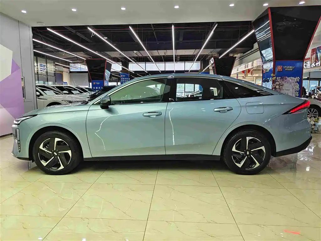 Geely Galaxy Galaxy L6 2025 EM-i 140km Starship Edition 7