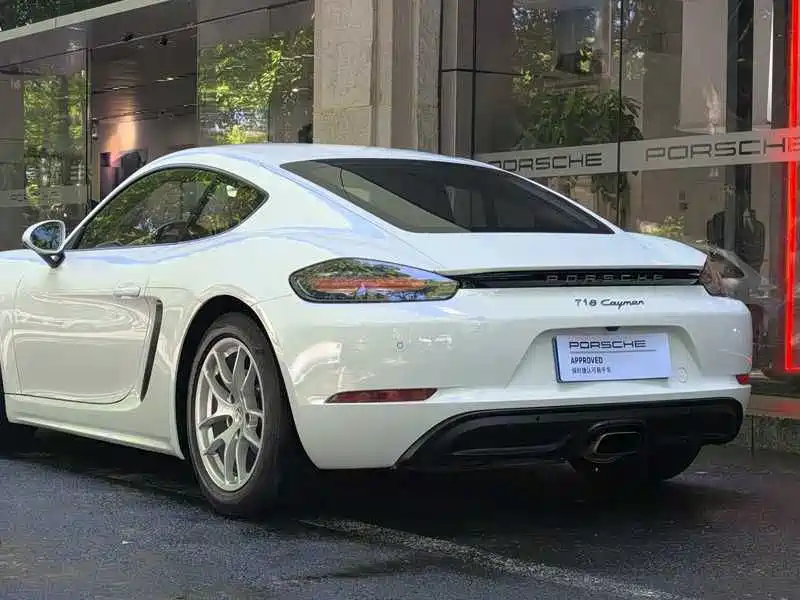 Porsche 718 2018 Cayman 2.0T фото 3