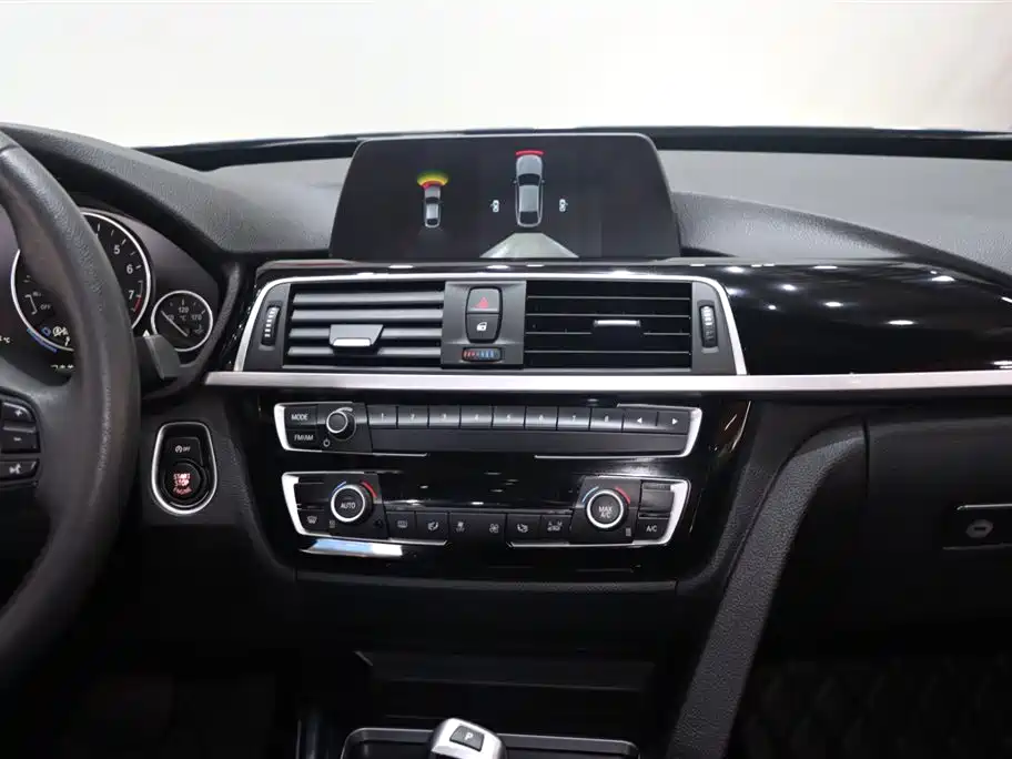 BMW 3 Series GT 2019 320i Fashion Model фото 13