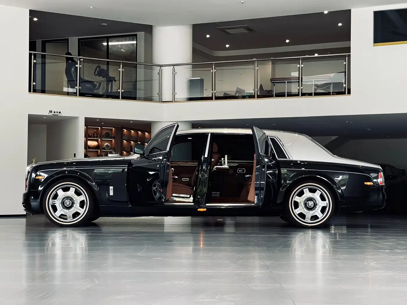 Rolls-Royce Phantom 2014 2013 6.7L Extended Wheelbase (EWB)