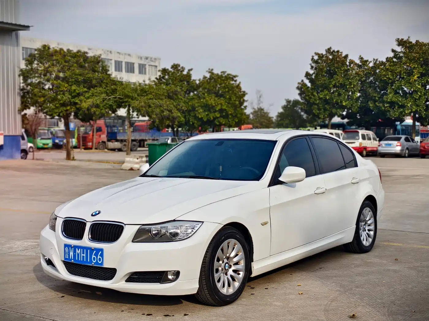 BMW 3 Series 2010 318i Leading