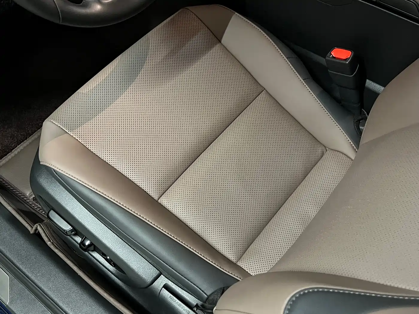 Lexus ES 2024 200 Premium Edition фото 9