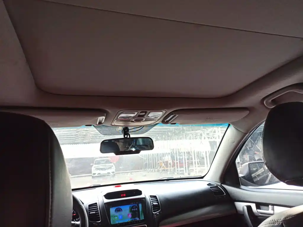 Photo 8 - Kia Sorento
