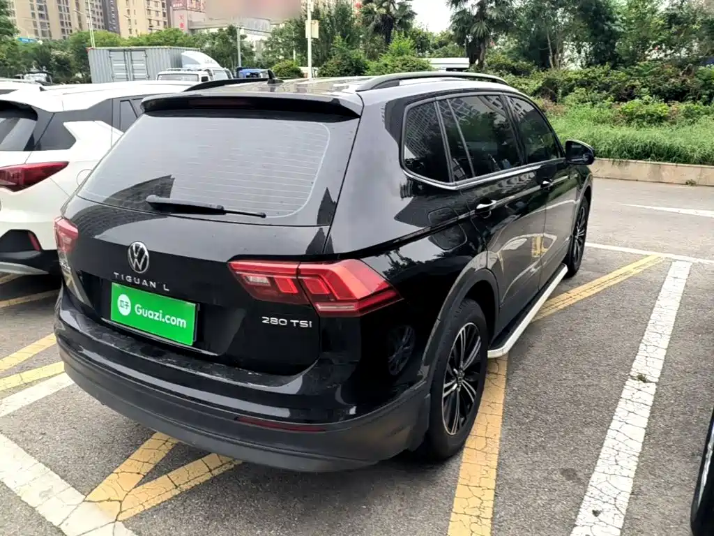 Photo 7 - Volkswagen Tiguan L