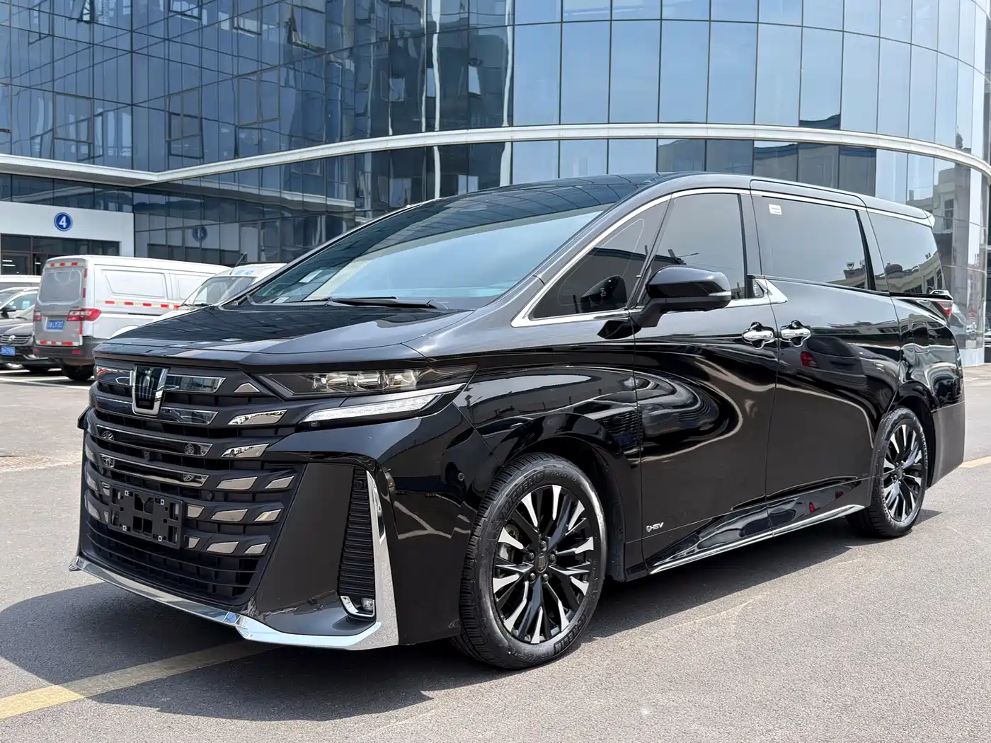 Toyota Vellfire 2024 Crown Hybrid 2.5L Executive Premium Edition фото 2