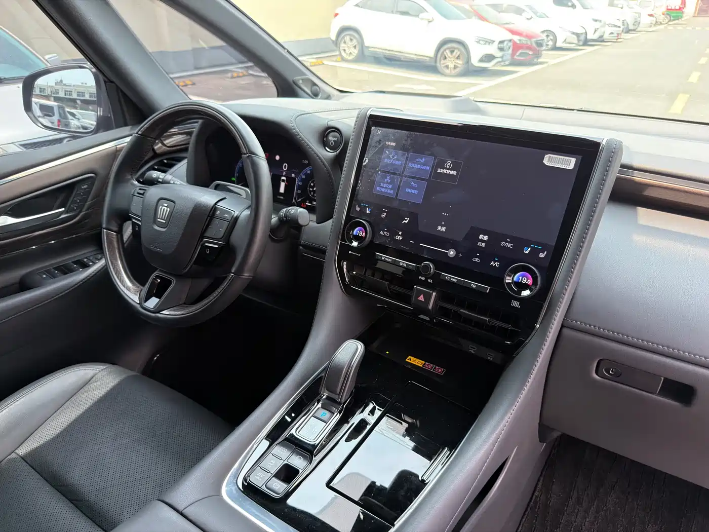 Toyota Vellfire 2024 Crown Hybrid 2.5L Executive Premium Edition фото 14