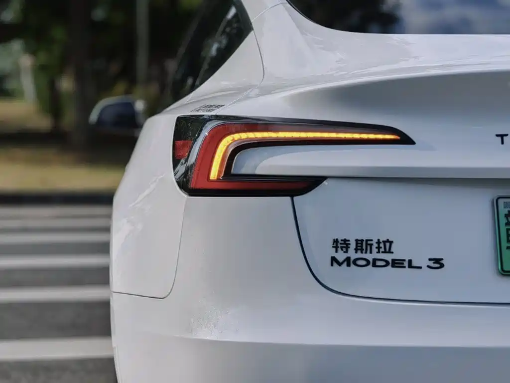 Tesla Model 3 2026 2025 Model Year Facelift Rear-Wheel Drive