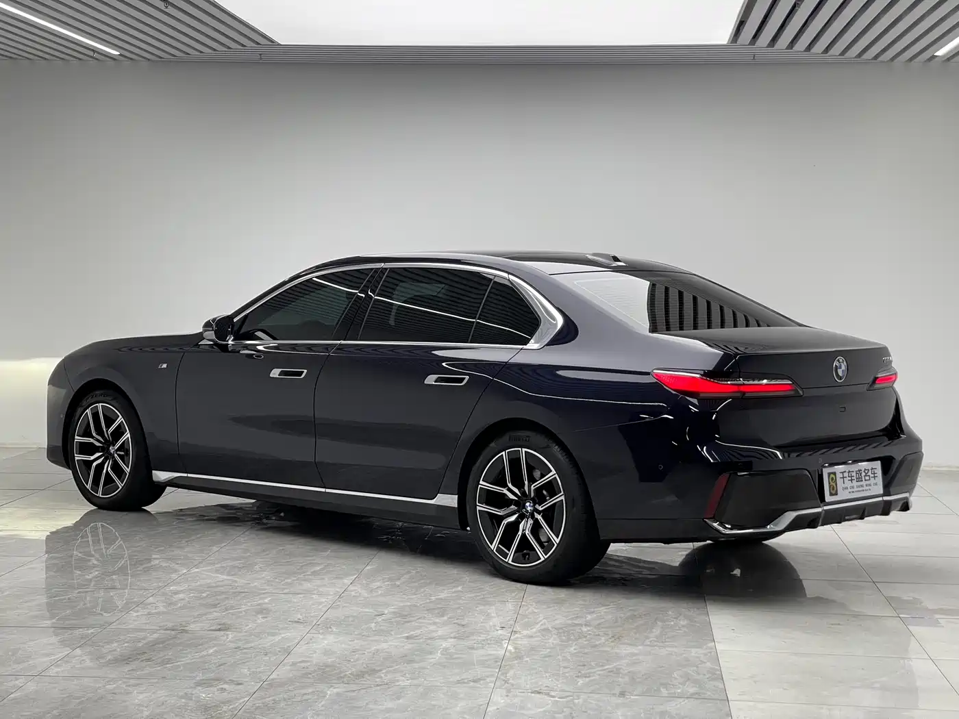 BMW 7 Series 2023 Model 735Li M Sport Package фото 4