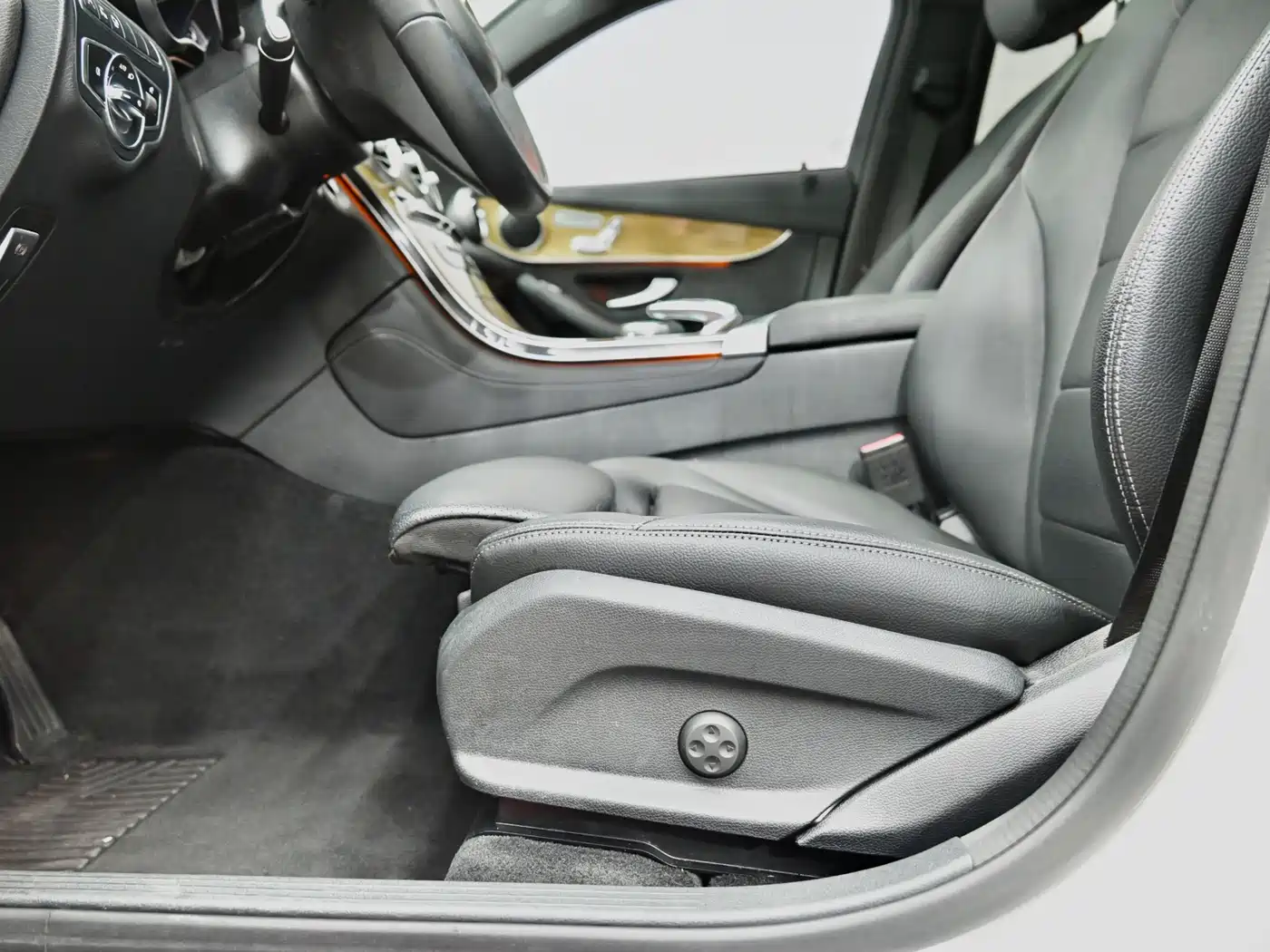 Mercedes-Benz GLC Coupe 2019 GLC 260 4MATIC Coupe SUV фото 15