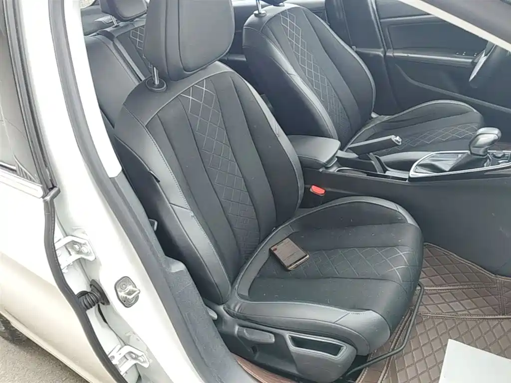 Peugeot 308 2016 1.6L Automatic Luxury фото 25