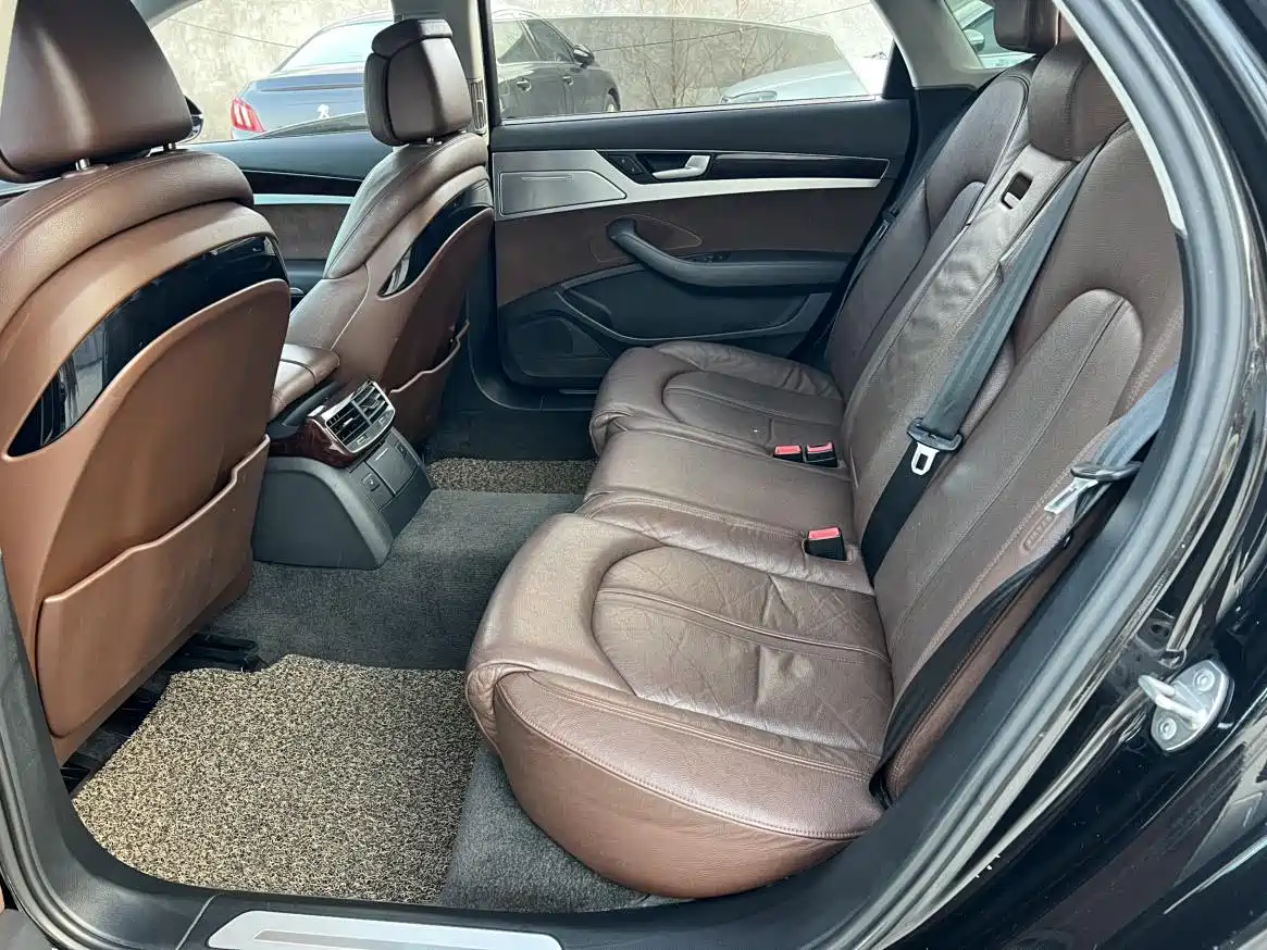 Фото 9 - Audi A8