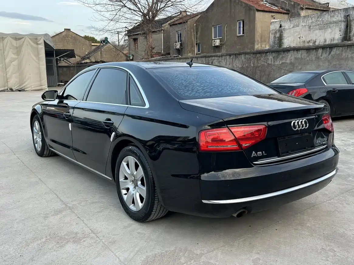 Фото 12 - Audi A8