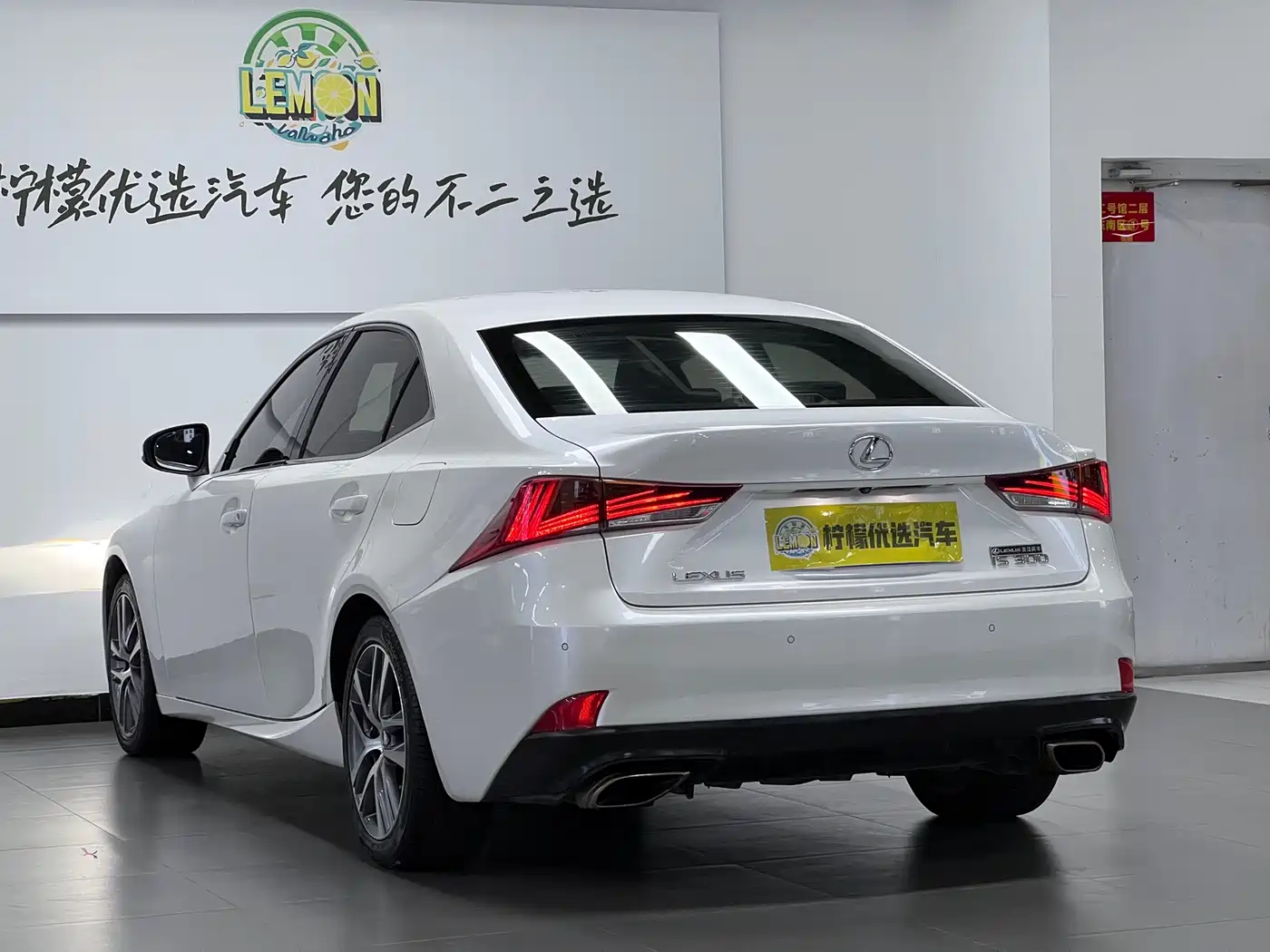 Lexus IS 2017 300 Leading Edition фото 6