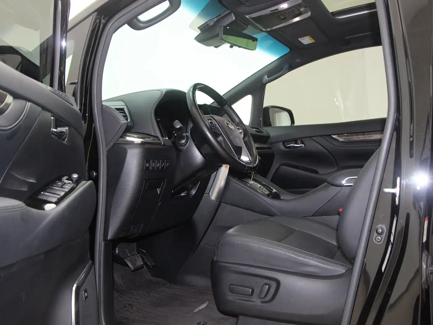 Toyota Alphard 2021 Hybrid 2.5L Premium фото 8