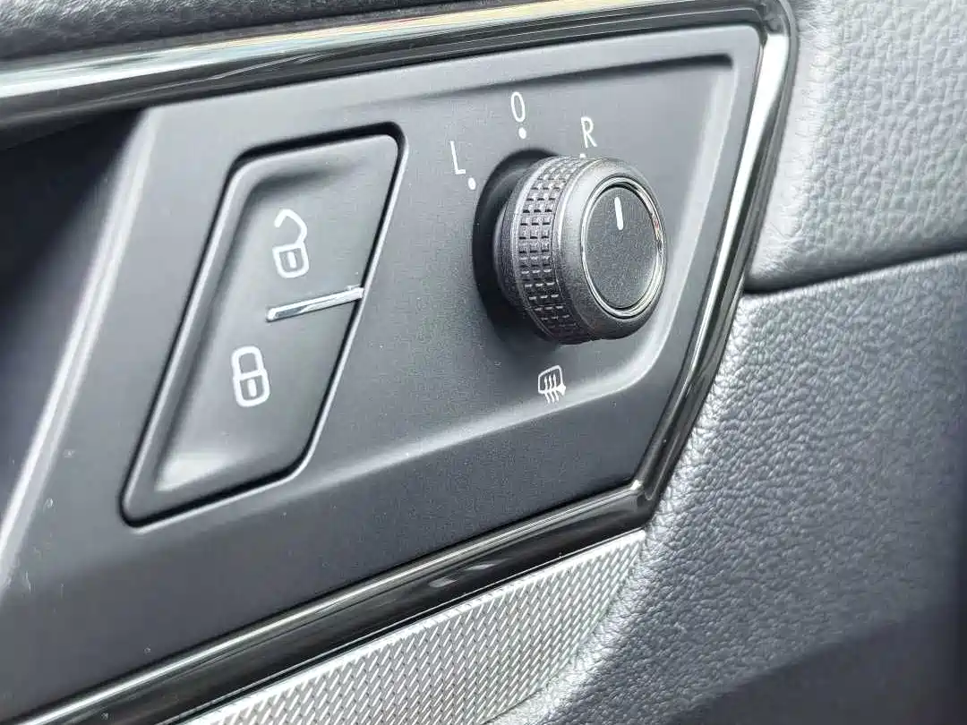 Volkswagen Sagitar 2018 1.6L Automatic Comfort фото 12