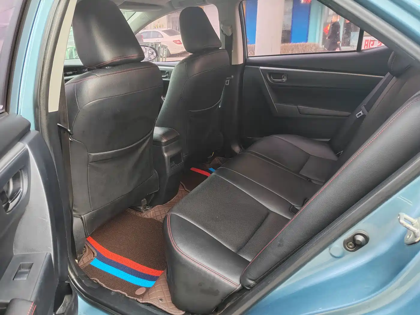 Toyota Corolla 2016 Hybrid 1.8L E-CVT Leading Edition фото 9