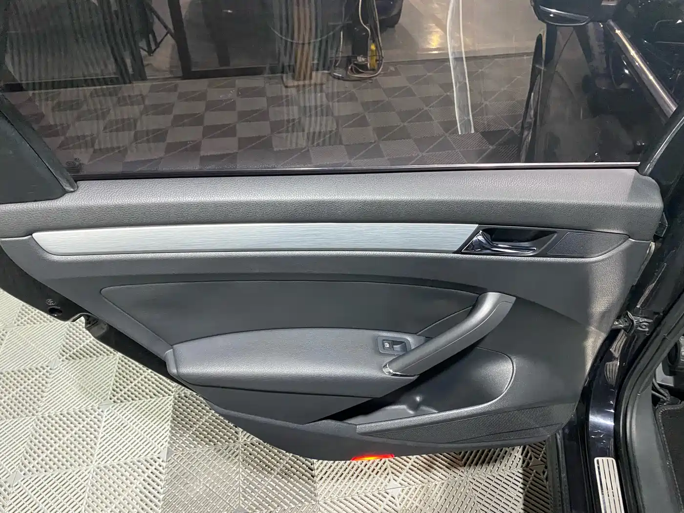 Volkswagen Passat 2014 1.8TSI DSG Luxury Edition фото 11
