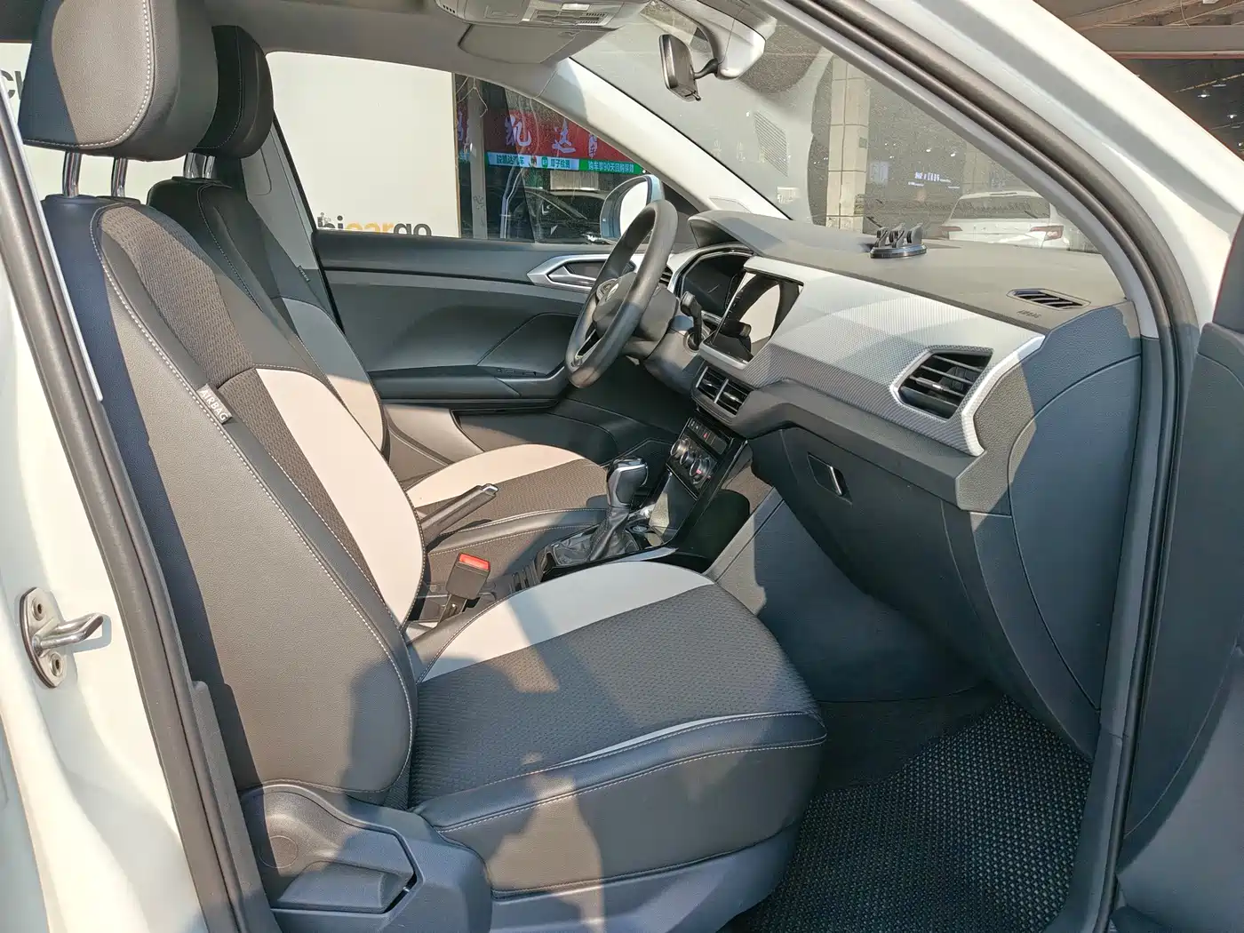 Volkswagen Tanying 2023 Model 200TSI DSG R-Line Smart Connect Edition фото 7