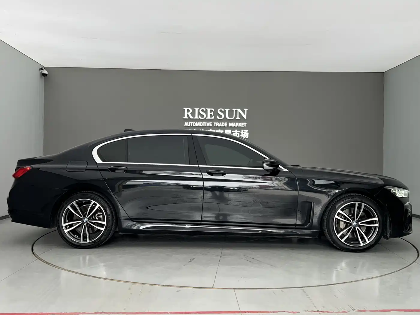 BMW 7 Series 2021 Model 730Li M Sport Package фото 15