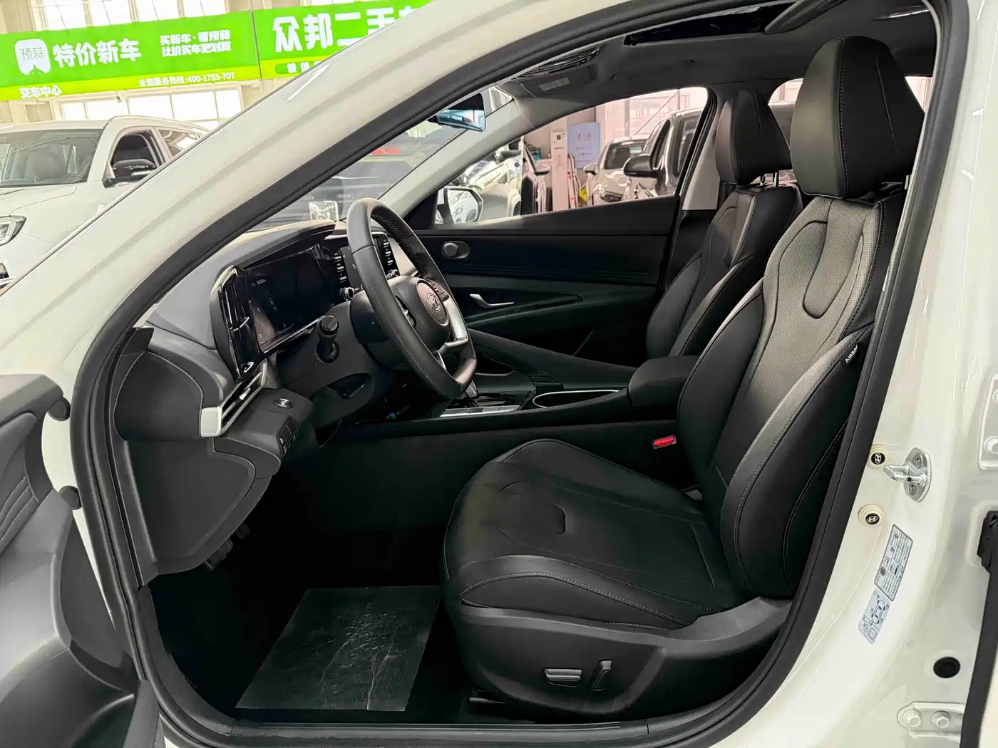 Hyundai Elantra 2023 1.5L CVT GLX Elite Edition фото 8