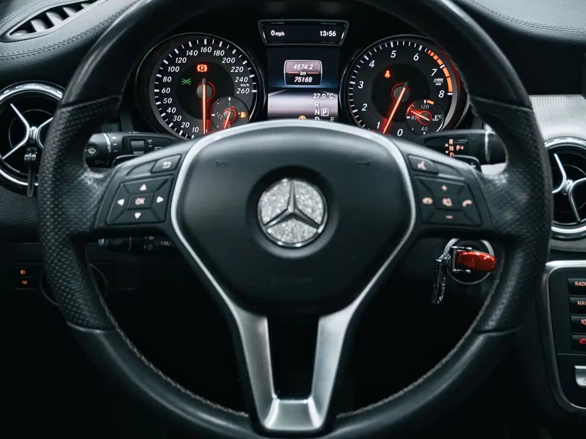 Mercedes-Benz GLA 2015 GLA 220 4MATIC Fashion Edition фото 13