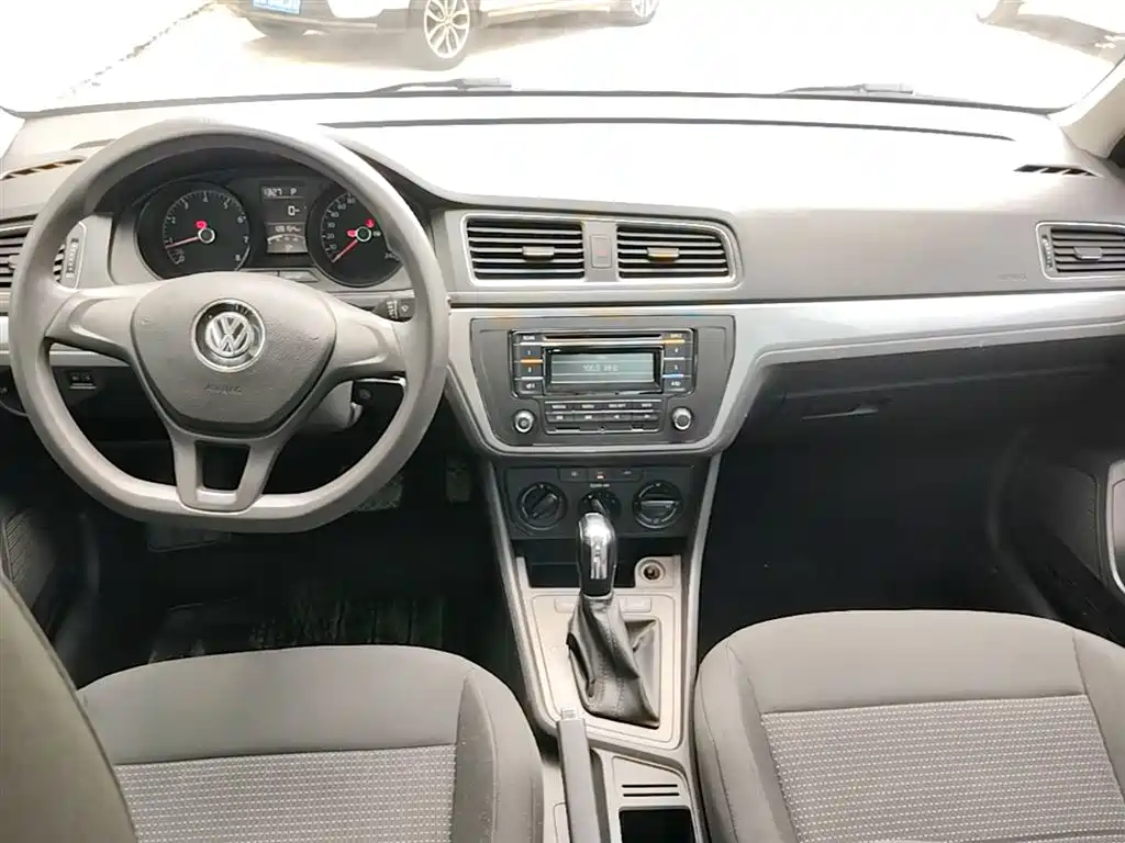 Volkswagen Lavida 2015 1.6L Automatic Trend Edition фото 10