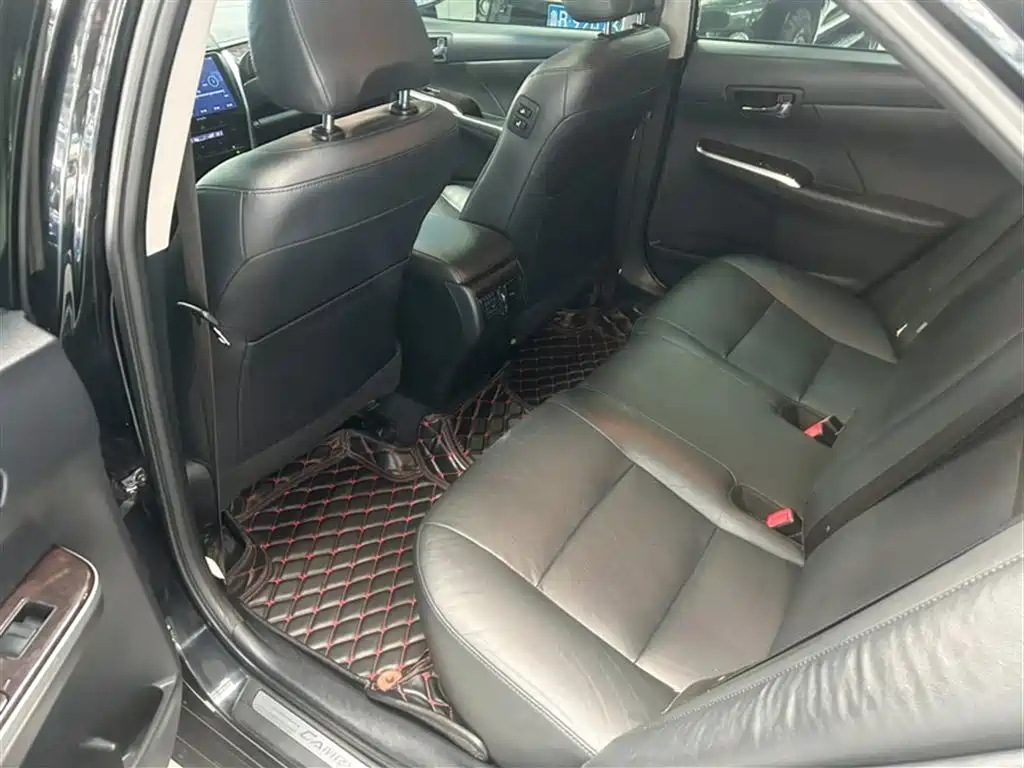 Toyota Camry 2015 2.0G Leading Edition фото 16