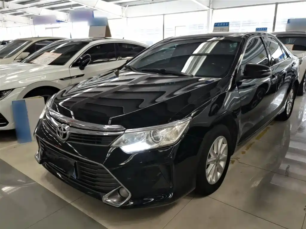 Toyota Camry 2015 2.0G Leading Edition